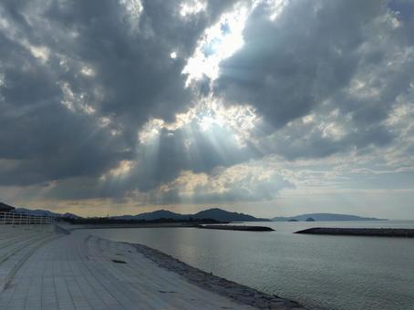 天使の梯子 天使の梯子 天使の梯子,空,雲の写真素材