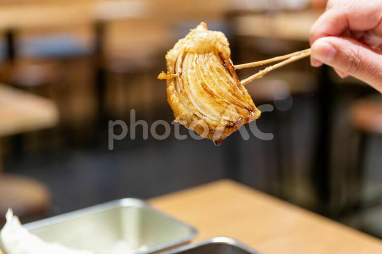玉ねぎの串揚げ 串かつ,串揚げ,たまねぎの写真素材
