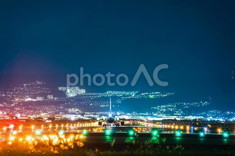 大阪府【　伊丹空港（大阪国際空港）　】 飛行機,航空機,千里川の写真素材