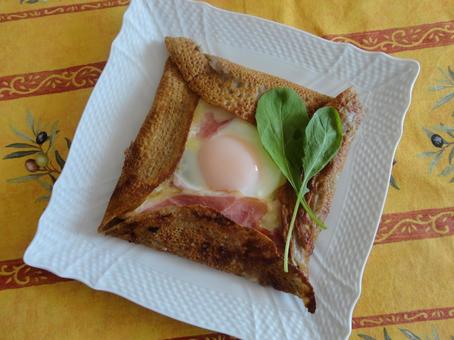 卵とチーズがとろける朝フランスのガレット 卵とチーズがとろける朝フランスのガレット ガレット,フランス,そば粉の写真素材