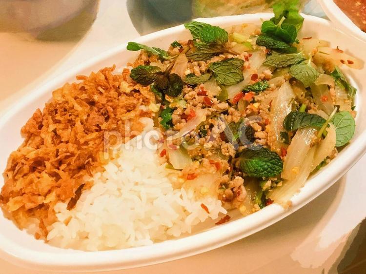 東京、タイ料理屋のラープとご飯 東京,タイ料理,ラープの写真素材