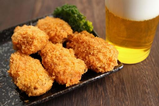 カキフライとビールの組合せ カキフライ,ビール,揚げ物の写真素材