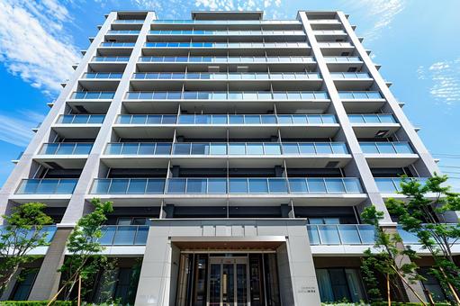 重厚感がある外観の高級新築マンション 重厚感がある外観の高級新築マンションの写真