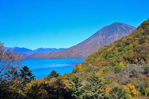 奥日光の紅葉（中禅寺湖、男体山） 紅葉,秋,風景の写真素材