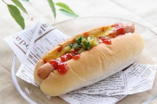 ホットドッグ(ガラス皿) ホットドッグ(ガラス皿) ホットドッグ,コンビニ,朝食の写真素材