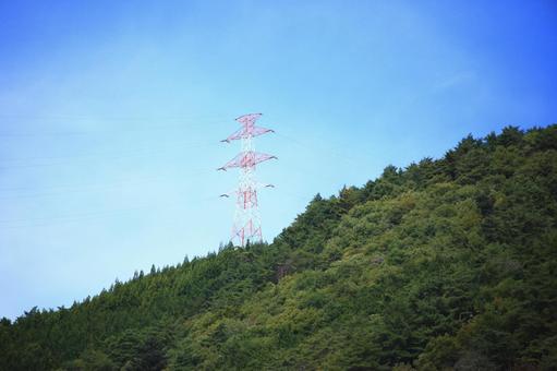 山の上の送電鉄塔 送電鉄塔,送電線,高圧線の写真素材
