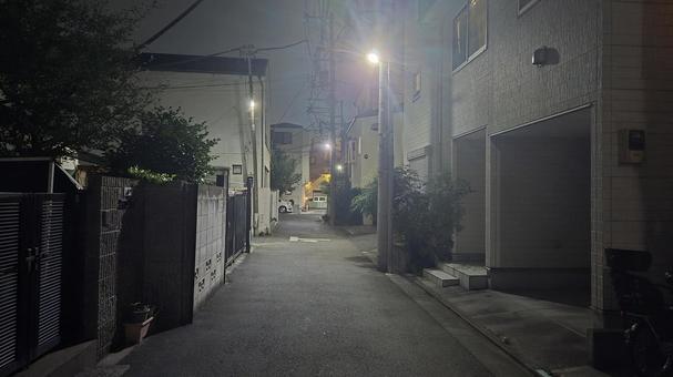 夜の街 ホラーイメージ背景 夜の街 ホラーイメージ背景 街並み,住宅地,道路の写真素材