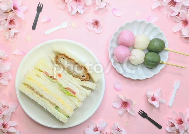 お花見　イメージ② お花見,桜,サンドイッチの写真素材