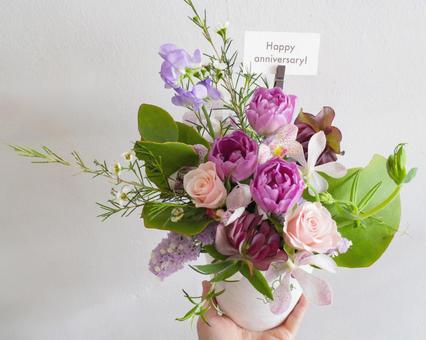 記念日のhappyなフラワーアレンジ 記念日のhappyなフラワーアレンジ 記念日,花,アニバーサリーの写真素材