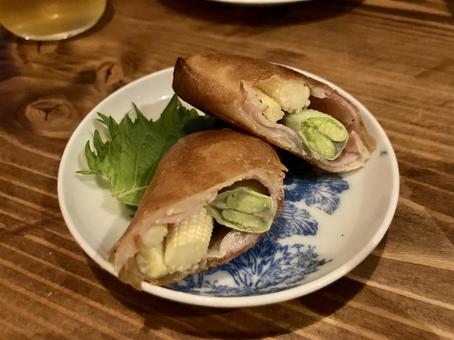 ヤングコーンと生ハムの春巻き ヤングコーンと生ハムの春巻き 春巻き,ヤングコーン,生ハムの写真素材