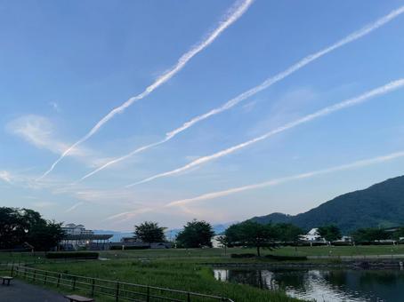 飛行機雲 飛行機雲,空,青空の写真素材