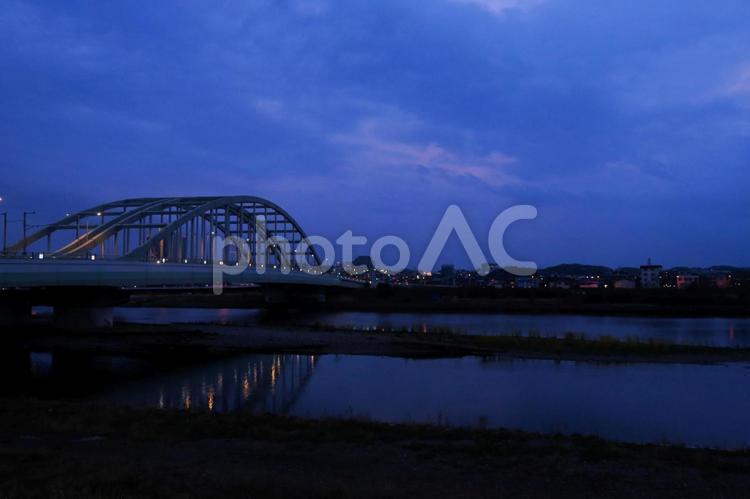 夕空の多摩川と橋 夕方,夜景,日暮れの写真素材