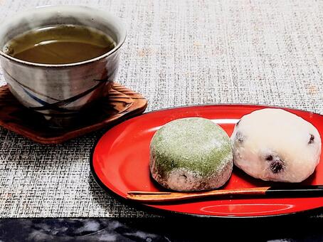 日本茶と大福餅 大福餅,草もち,和菓子の写真素材