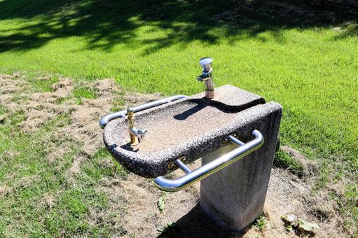 水飲み場 水飲み場 公園,水道,真夏の写真素材