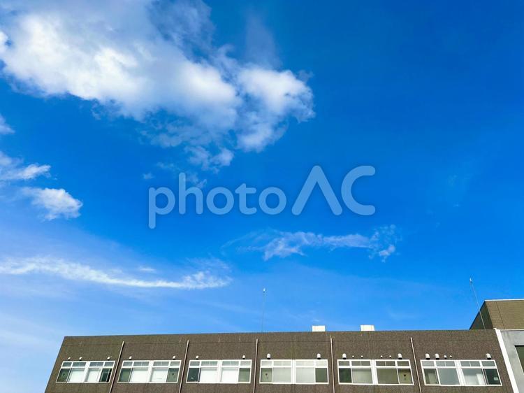 青空と建物 空,雲,風景の写真素材