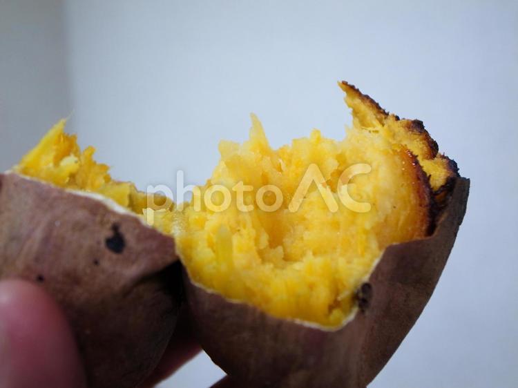 安納芋の焼き芋 焼き芋,安納芋,さつまいもの写真素材