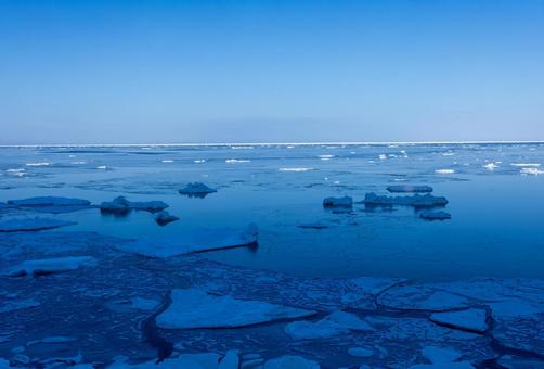 流氷の漂う冬の海 流氷の漂う冬の海 流氷,知床,漂うの写真素材