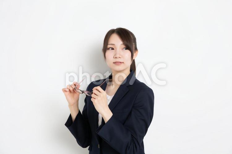 メガネを外したビジネスウーマン 女,女性,日本人の写真素材