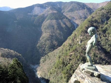 小便小僧 小便小僧 山,山中,絶壁の写真素材