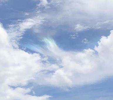 虹色の雲の写真