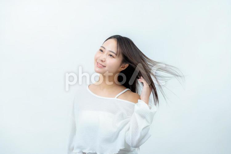 若い女性のヘアケアイメージ ヘアケア,ビューティー,若い女性の写真素材