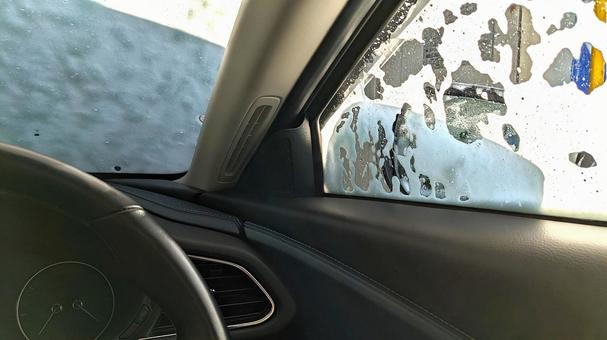 洗車完了を待つ車内 洗車完了を待つ車内 洗車機,水滴,雨の写真素材