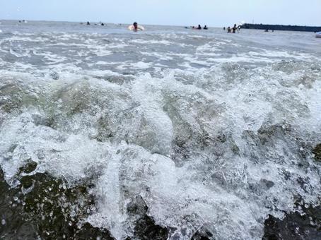 打ち寄せる波と夏の海 打ち寄せる波と夏の海 波,海,海水の写真素材