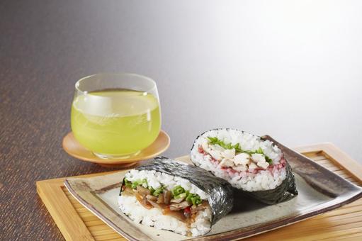 おにぎらず おにぎらず,お茶,おにぎりの写真素材