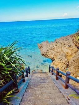 階段と宮古島の海の絶景 階段と宮古島の海の絶景 青空,空,ブルースカイの写真素材