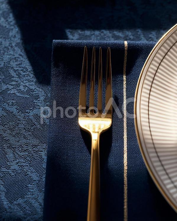洗練されたディナーのセッティング フォーク,金色,食器の写真素材