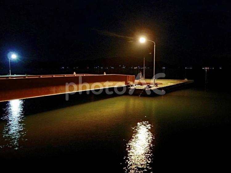 【風景写真】夜の桟橋 桟橋,夜,夜景の写真素材
