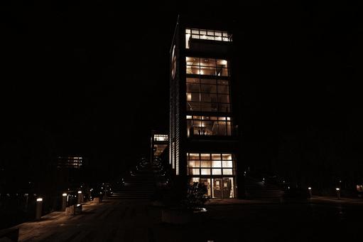 夜空にそびえるモダンな建物 夜空にそびえるモダンな建物 夜,建物,建築の写真素材