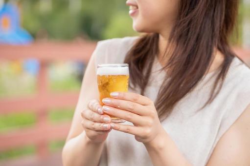 一杯啤酒的女人啤酒, JPG 一杯啤酒的女人啤酒, 啤酒, bbq, 燒烤, JPG