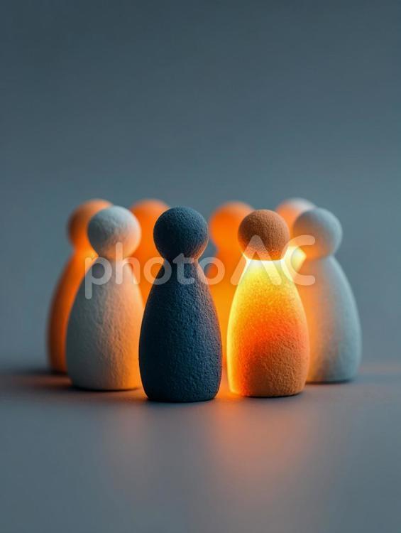 温かい光を共有するコミュニティのイメージ 人型,オブジェ,ミニチュアの写真素材