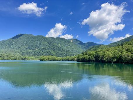湯ノ湖 栃木県日光市 湯ノ湖 栃木県日光市 湯ノ湖,栃木,奥日光の写真素材