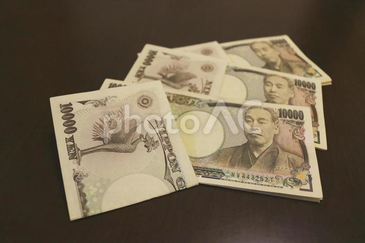 並ぶ一万円札、１０万円が３束、その１ 10000,money,お小遣いの写真素材