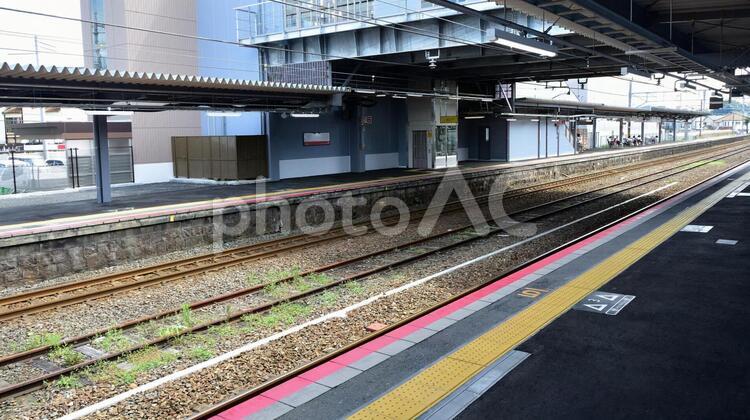 JR駅の周辺・駅舎・構内の情景 コピースペース,コントラスト,ビジネスの写真素材