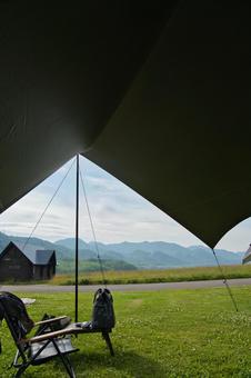 キャンプ行こうよ キャンプ,おしゃれ,タープの写真素材