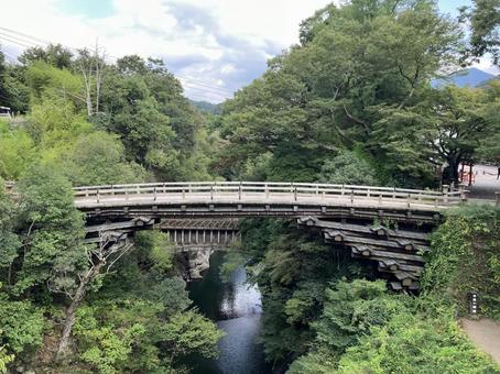 猿橋を横から見た風景（日本三奇橋） 猿橋,橋,三奇橋の写真素材