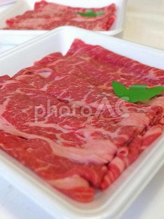 パックに入ったすき焼き用のお肉02 お肉,しゃぶしゃぶ,すき焼きの写真素材