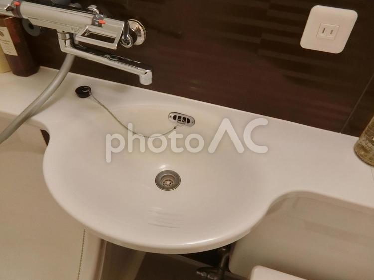 洗面台で手を洗う 洗面台,バスルーム,ユニットバスの写真素材
