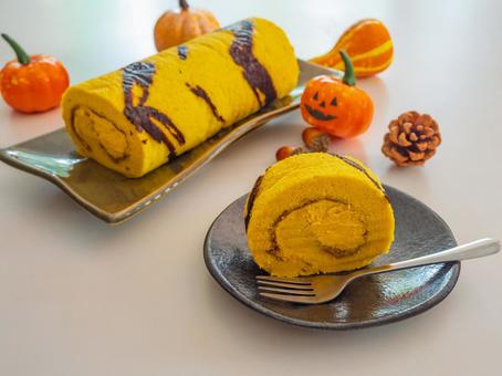 かぼちゃのロールケーキ、かぼちゃ、団栗 かぼちゃのロールケーキ、かぼちゃ、団栗 秋,スイーツ,ロールケーキの写真素材