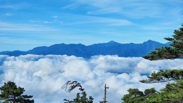 編笠山から見る南アルプス 編笠山から見る南アルプスの写真
