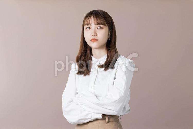 困った表情で考えるビジネスウーマン 女性,ビジネス,人物の写真素材