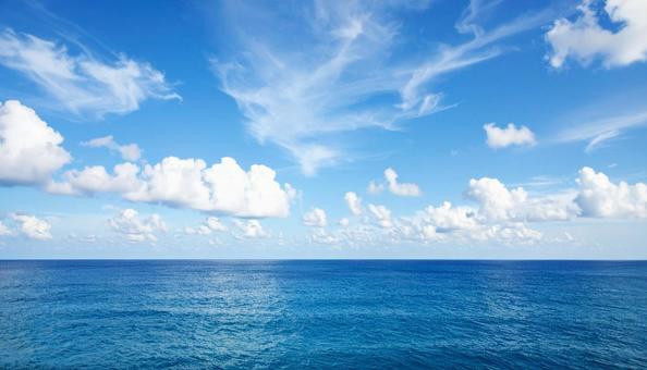 水平線と青空 水平線と青空の写真