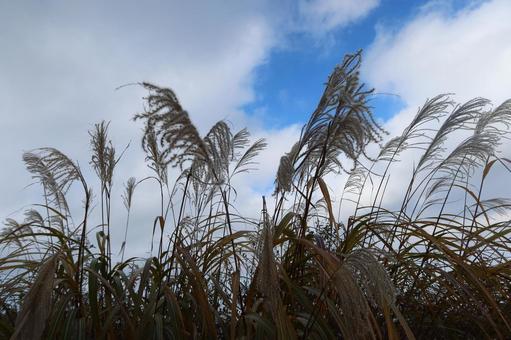 Autumn mountain and sky scenery, JPG