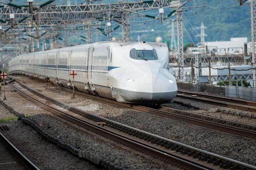 駅を通過する東海道山陽新幹線N700A 駅を通過する東海道山陽新幹線N700A 東海道,山陽,新幹線の写真素材