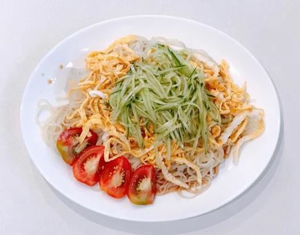 冷やし中華 冷やし中華 冷やし中華,麺,とまとの写真素材