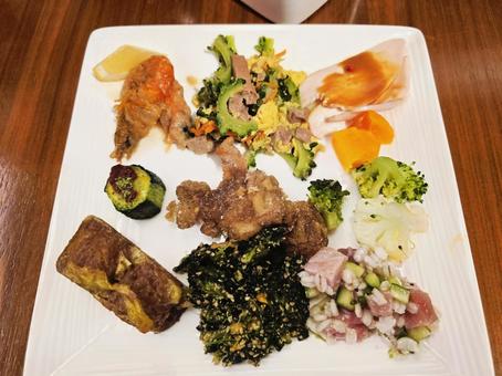 沖縄の朝食の写真