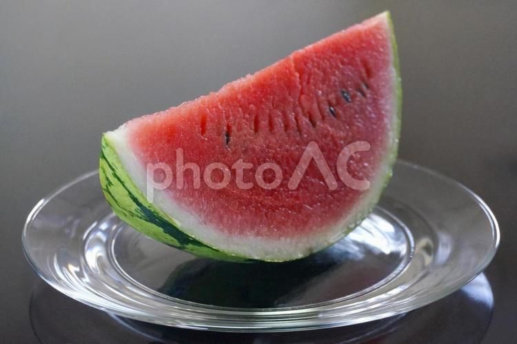 スイカの縦切り スイカ,西瓜,縦切りの写真素材
